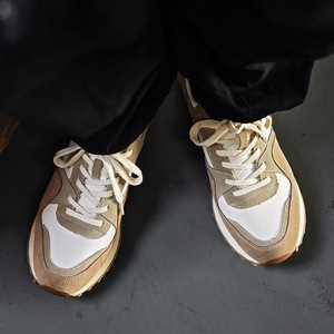 รองเท้าหนังกลับปักโลโก้แบบกำหนดเอง สไตล์วินเทจ แฟชั่นสำหรับผู้ชาย เหมาะสำหรับเดินและวิ่ง - Product Image 5