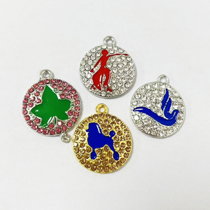 Colgante y dije de aleación clásica con diseño de niña griega, poodle, paloma, hiedra y letras, con diamantes de imitación, estilo 1922 1943, para collar, pendiente y pulsera - Product Image 1