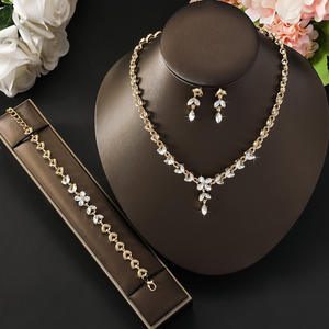 Elegante Conjunto de Joyería Nupcial Romántica - Diseño de Corazón, Gota de Agua y Campana, Cristal y Diamantes de Imitación, Aleación Chapada en Oro/Plata para Mujer - Product Image 3
