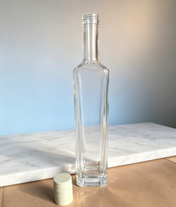Bouteille en verre transparent de 700 ml à col étroit pour spiritueux comme la vodka, le <span class=keywords><strong>whisky</strong></span>, le gin et les liqueurs aux fruits ; bouchon à vis en aluminium personnalisable - Product Image 4