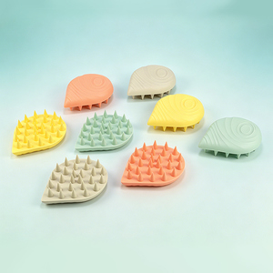 Brosse de massage du cuir chevelu en silicone pour un nettoyage en profondeur, exfoliation et lavage du cuir chevelu avec poignée ergonomique - Product Image 1