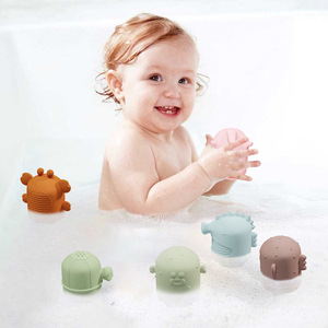 Set di 5 Giocattoli da Bagno in Silicone Ecologici <span class=keywords><strong>per</strong></span> Bambini, a Forma di Animali Marini, con Spruzzo d'Acqua, <span class=keywords><strong>per</strong></span> Neonati e Bambini - Product Image 4