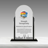 Plaque de reconnaissance en cristal double couche Noble, trophée personnalisé en verre K9 avec pendentif suspendu, cadeau moderne pour le bureau et la maison
