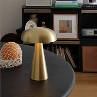 Gradation en continu Design moderne métal fer lampe corps acrylique abat-jour 3W LED lampe de table pour la décoration de la maison hôtel chambre