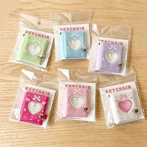 Llavero Kpop con Porta Tarjetas, Llavero con Álbum <span class=keywords><strong>de</strong></span> Fotos <span class=keywords><strong>de</strong></span> 2 Pulgadas, Mini Álbum <span class=keywords><strong>de</strong></span> Fotos y Lindo <span class=keywords><strong>Libro</strong></span> con Forma <span class=keywords><strong>de</strong></span> Corazón - Product Image 1