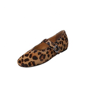 GERSHON <span class=keywords><strong>BRAM</strong></span> Zapatos Mary Jane de cuero genuino para mujer, estilo coreano, con estampado de leopardo retro, tacón medio de 4 cm, sin cordones, punta redonda, suela de goma - Product Image 5