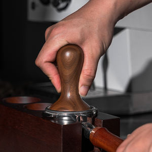 Prensador de Café Espresso Manual Personalizado, Reutilizable, Ecológico, con Mango de Madera Maciza, Calibrado, de Acero Inoxidable 304 con Resorte - Product Image 5