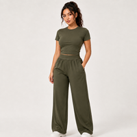 Ensemble deux pièces tricoté vert uni pour femme 2026 : T-shirt à manches courtes coupe ajustée et sweat-shirt court à col rond