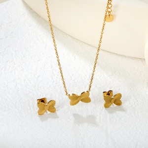 Ensemble de bijoux fantaisie en acier inoxydable personnalisé, plaqué or 18 carats PVD, collier et boucles d'oreilles papillon, bijoux imperméables pour femmes - Product Image 4