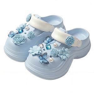 Zapatos de Tacón Alto para Mujer, Diseño Premium con Flores Azules en 3D, Transpirables, Perforados e Impermeables, para Interiores y Exteriores, 5 cm - Product Image 1