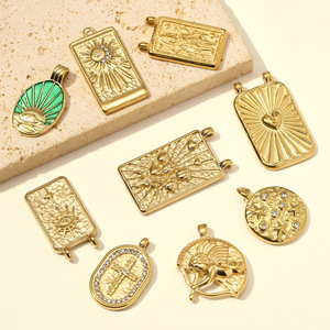Ciondoli F234 in Stile Tarocchi Vintage in Acciaio Inossidabile Tonalità Oro con Motivi Misti: Angelo, Sole, Croce, Occhio per Bracciali e Collane - Product Image 2