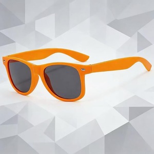 Lunettes de soleil rétro carrées UV400 tendance pour hommes et femmes, couleur gris riz, effet tache d'encre, vente en gros - Product Image 3