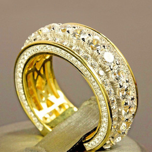 Anello Rotondo Placcato Oro con Pavé per Donne, Elegante Gioiello da Dito alla Moda - Product Image 1