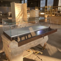 Maßgefertigte Moderne Luxus-LED-Vitrine mit Gebogenem Glas für Bäckereien & Juweliere, mit Goldrahmen für Einkaufszentren-Kioske