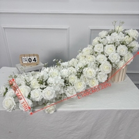 Weißer Blumenläufer im Angebot: 100cm Künstlicher Blumen-Tischläufer für Hochzeiten und Veranstaltungen