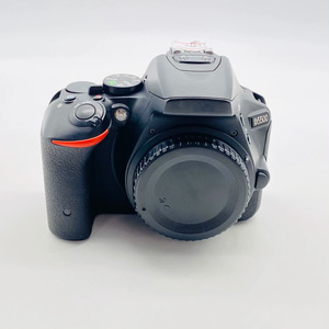 กล้อง Nikon D5500 ระดับกลาง 24.2MP เซ็นเซอร์ APS-C มือสอง สภาพตัวกล้องมีรอยขีดเล็กน้อย - Product Image 1