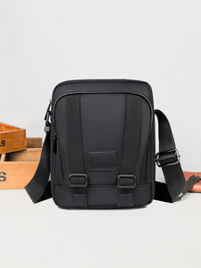 Bolso de pecho estilo motociclista para hombre, bolso cruzado sencillo de gran capacidad, bolso de hombro ligero, informal y versátil - Product Image 6