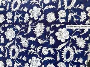 Sac fourre-tout en coton matelassé doux, orné d'un motif floral artisanal, conçu pour un style quotidien, un confort et une portabilité durables - Product Image 4