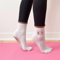Chaussettes de yoga et de pilates personnalisées avec logo brodé, antidérapantes, en coton, avec grip sportif et volants