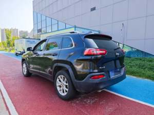 <span class=keywords><strong>2014</strong></span> <span class=keywords><strong>Jeep</strong></span> <span class=keywords><strong>Cherokee</strong></span> a trazione anteriore SUV 2.4L cambio automatico in pelle sedili apribile panoramico R18 pneumatici guida a sinistra - Product Image 4