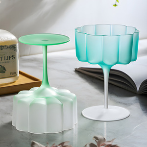 Mattierte, farbverlaufende, blumenförmige, bleifreie Kristallgläser im nordischen Stil für Coupé, matt geschliffenes Weinglas, Martini-Glas - Product Image 1