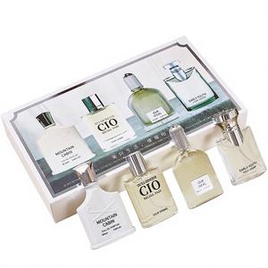 Coffret de parfum pour homme Eurasian Grand <span class=keywords><strong>Prix</strong></span>, vaporisateur, notes florales, parfum longue durée, format voyage, quatre pièces, Silver Charm - Product Image 1