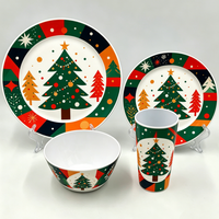 Service de table en mélamine imprimé arbre de Noël et pain d'épices pour les fêtes - Tendances Maison