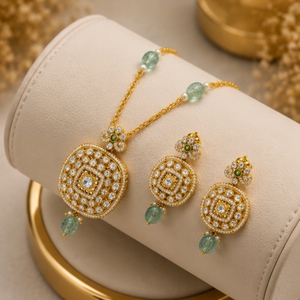 Conjunto de Collar y Pendientes Étnicos de Plata 925 con Piedras Verdes y Cuentas Blancas, Joyería Nupcial Tradicional India - Product Image 4