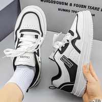 M8135 Chaussures de skate tendance pour hommes, respirantes, mode, été, adaptées à la marche quotidienne, aux loisirs et aux activités de plein air