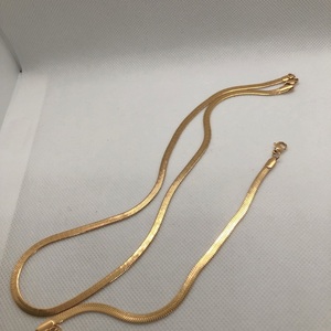 Collar de Cadena de Serpiente de Oro de 4 mm de Inspire Jewelry, Collar de Espiga, Collar de Acero Inoxidable Moderno para Hombre y Mujer - Product Image 6