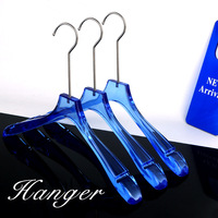Cintres de présentation en acrylique transparent avec logo personnalisé pour vêtements, manteau, robe et t-shirt, cintres en acrylique de couleur transparente et durable