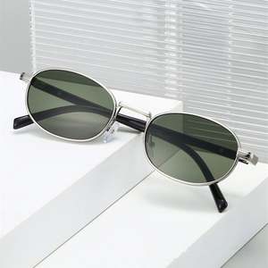 Gafas de Sol Redondas Fotocromáticas de Metal Retro 2025 con Logotipo Personalizado, Montura Ovalada Pequeña con Protección UV400 para Hombre y Mujer - Product Image 1