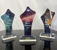 Trophée de cristal d'entreprise au design personnalisé Trophée de cristal coloré créatif Souvenir