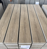 Revêtement de sol SPC LVT imperméable sur mesure, vente en gros d'usine, avec installation par clic, design moderne pour usage intérieur