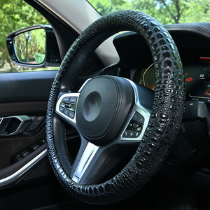 Funda de Cuero para <span class=keywords><strong>Volante</strong></span> de Coche con Patrón de Cocodrilo Negro, Agarre Cómodo, Duradera, Fácil de Instalar, Universal - Product Image 4