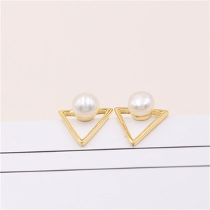 Wholesale Minimalistic Fashion Temperament <b>Triangle</b> Pearl Earrings Niche Design <b>Light</b> Luxury Retro Stud Earrings Jewelry - Product Image 4