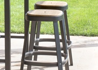 Ensemble de tabourets de bar noirs, meubles de bar de patio, table de bar et chaises pour 4 personnes