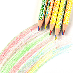 Crayon de couleur triangulaire en bois arc-en-ciel 4-en-1 pour l'écriture et le dessin - Product Image 3