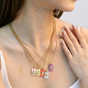 Collana con Ciondolo a Forma di Frutta Quadrata in Acciaio Inossidabile Placcato Oro 18K PVD con Catena a Sfere per Donna - Product Image 4