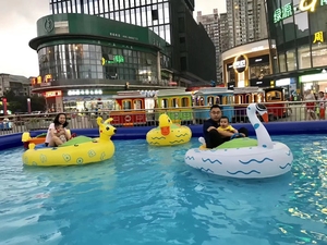 Bateau à pédales <span class=keywords><strong>de</strong></span> pare-chocs <span class=keywords><strong>de</strong></span> batterie électrique adulte d'enfants pour la piscine gonflable - Product Image 5