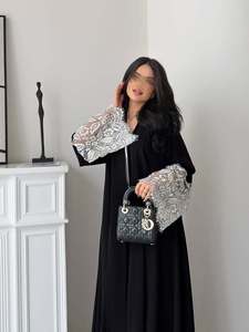 Elegante Conjunto de Abaya Musulmana, Vestido Negro con Ribete de Encaje Blanco y Pañuelo a Juego, Ideal para los Mercados Europeo, Americano y de Oriente Medio - Product Image 4