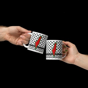 Tazza in Ceramica con <span class=keywords><strong>Design</strong></span> Kuffeyah Palestinese e Anguria - Regalo di Benvenuto Creativo - Product Image 4