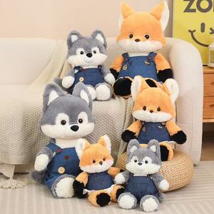 Peluche <span class=keywords><strong>de</strong></span> la serie Running Fox Husky al por mayor, muñeco <span class=keywords><strong>de</strong></span> peluche <span class=keywords><strong>de</strong></span> animal <span class=keywords><strong>de</strong></span> dibujos animados con peto vaquero, peluche <span class=keywords><strong>de</strong></span> compañía relajante para bebés - Product Image 6