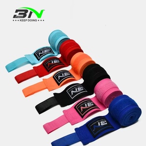 Bandages de <span class=keywords><strong>boxe</strong></span> BN 1,5 m 3 m 5 m Bandages de <span class=keywords><strong>boxe</strong></span> en coton Fabriqués en usine Accessoires de <span class=keywords><strong>boxe</strong></span> - Product Image 1