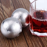 Pierres de whisky de sphère de glaçons en métal de bière de 55mm avec la boîte de Pp pour le glaçon réutilisable de forme de boule de grande taille de fête