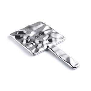 กระจกแต่งหน้าพกพาทรงสี่เหลี่ยมหรูหรา สลักลายด้วยเลเซอร์ สีเงิน ลดราคาพิเศษ - Product Image 4