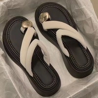 Nouvelles sandales d'été pour femmes, confortables et tendance, à bout fermé, plates, à semelle épaisse et légères, type pantoufle