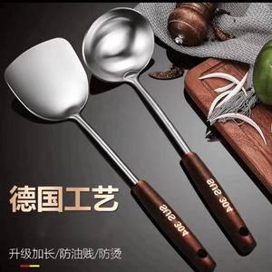 Cuchara de acero inoxidable con mango de madera SUS 304 para cocinar y servir en la cocina - Product Image 5