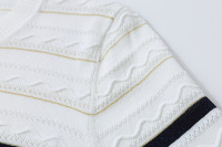 Haut en tricot ajouré rayé noir et blanc pour femme, col rond, broderie lettre, manches courtes, coupe ajustée, chemisier tricoté d'été pour le bureau