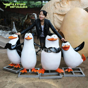 Sculpture en fibre de verre de pingouin d'Ankare, <span class=keywords><strong>Madagascar</strong></span> - Product Image 2